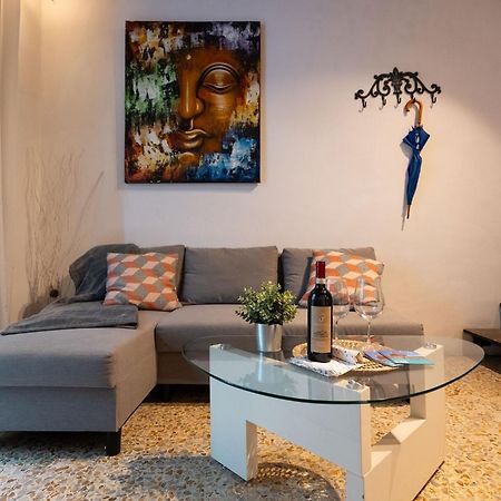 F1 - Santa Croce One Bedroom Apartment For Couples Флоренция Экстерьер фото