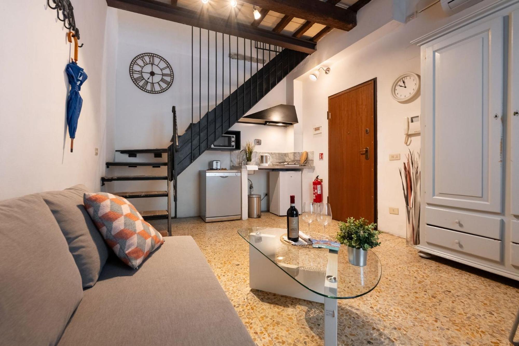F1 - Santa Croce One Bedroom Apartment For Couples Флоренция Экстерьер фото